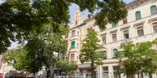 Ansicht des Hauses Joanneumring 14 in Graz mit dem Eingang zu Eger-Gründl Rechtsanwälte.